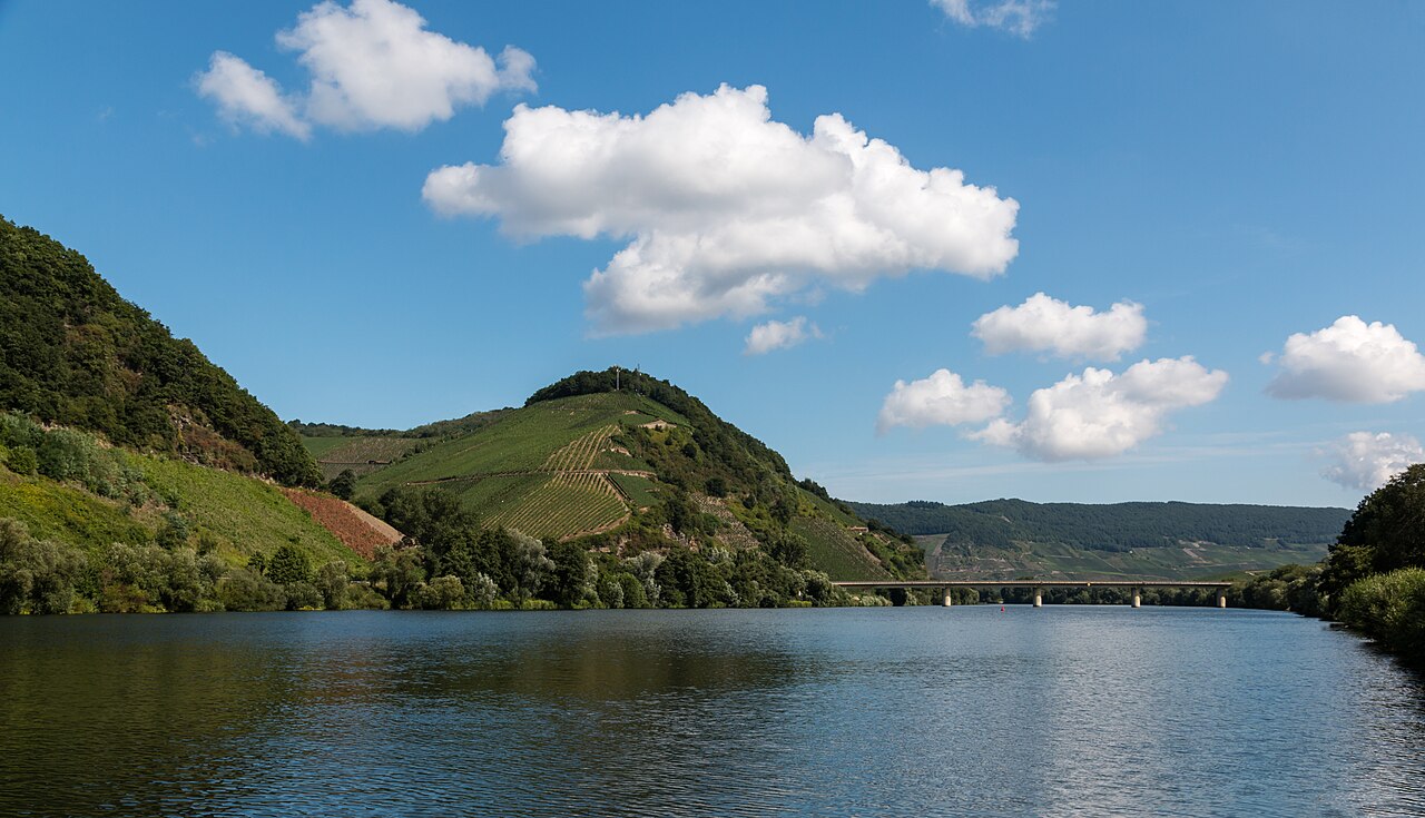 Vale do Mosel em Neumagen-Dhron, Alemanha.